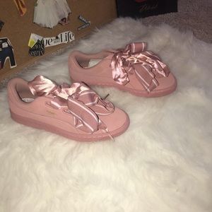 PUMA Suede Heart Satin II sneakers 🎀